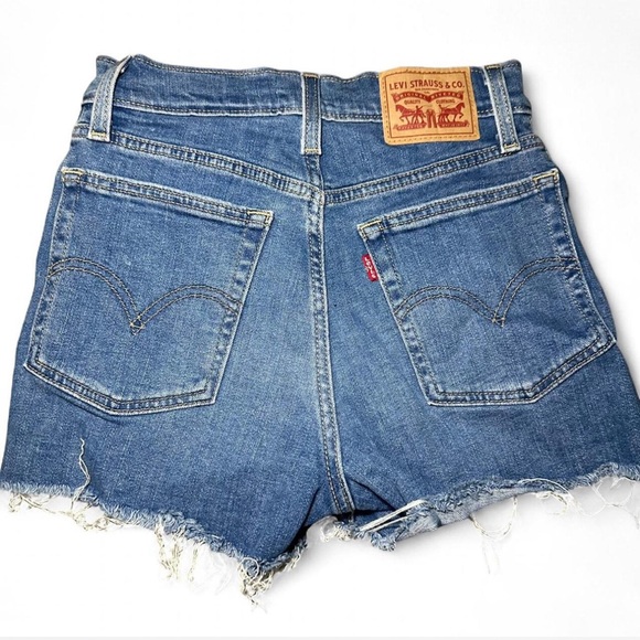 Levi’s high rise shorts - Picture 2 of 5